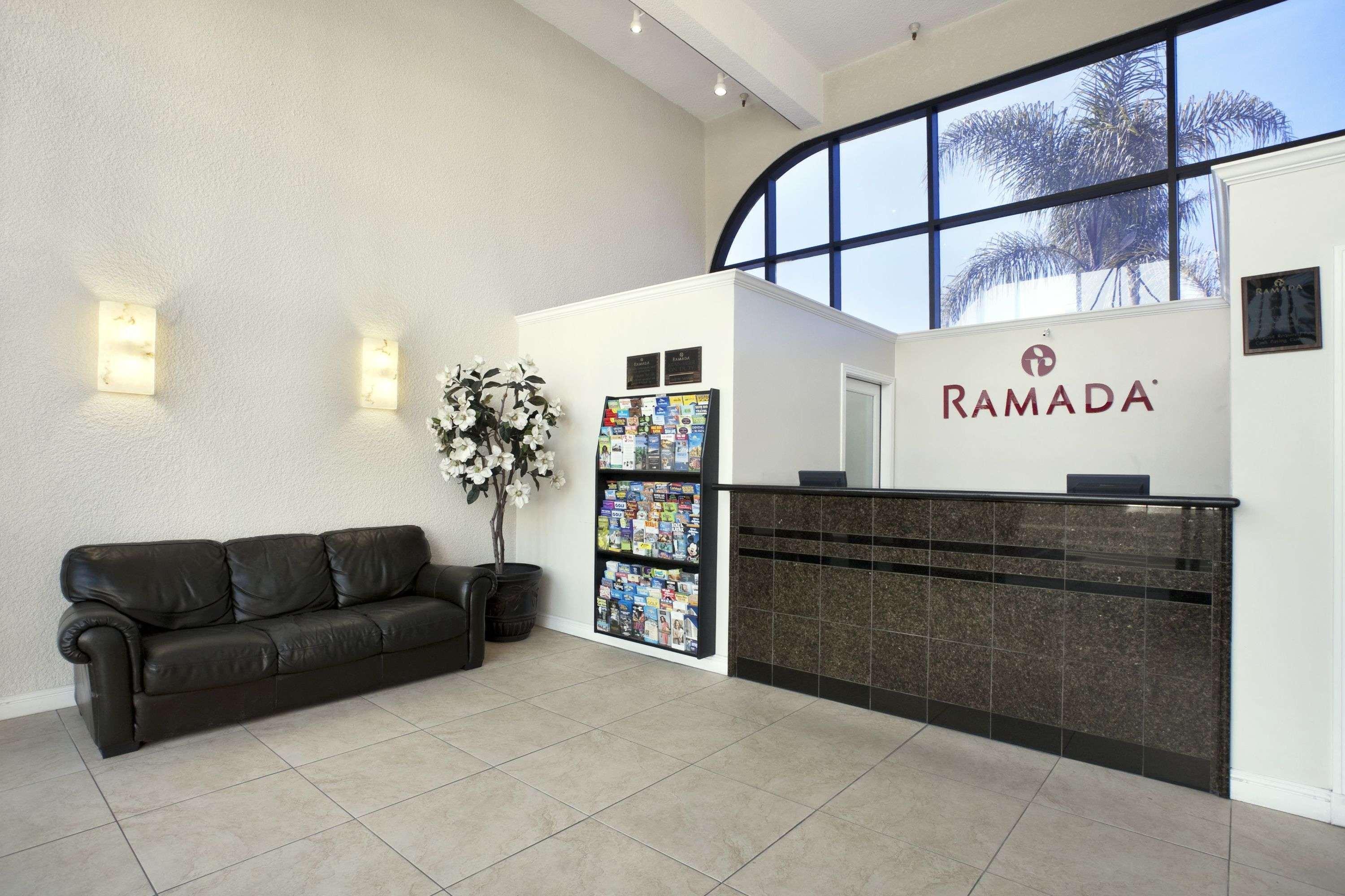Hotel Ramada By Wyndham Oceanside Exterior foto